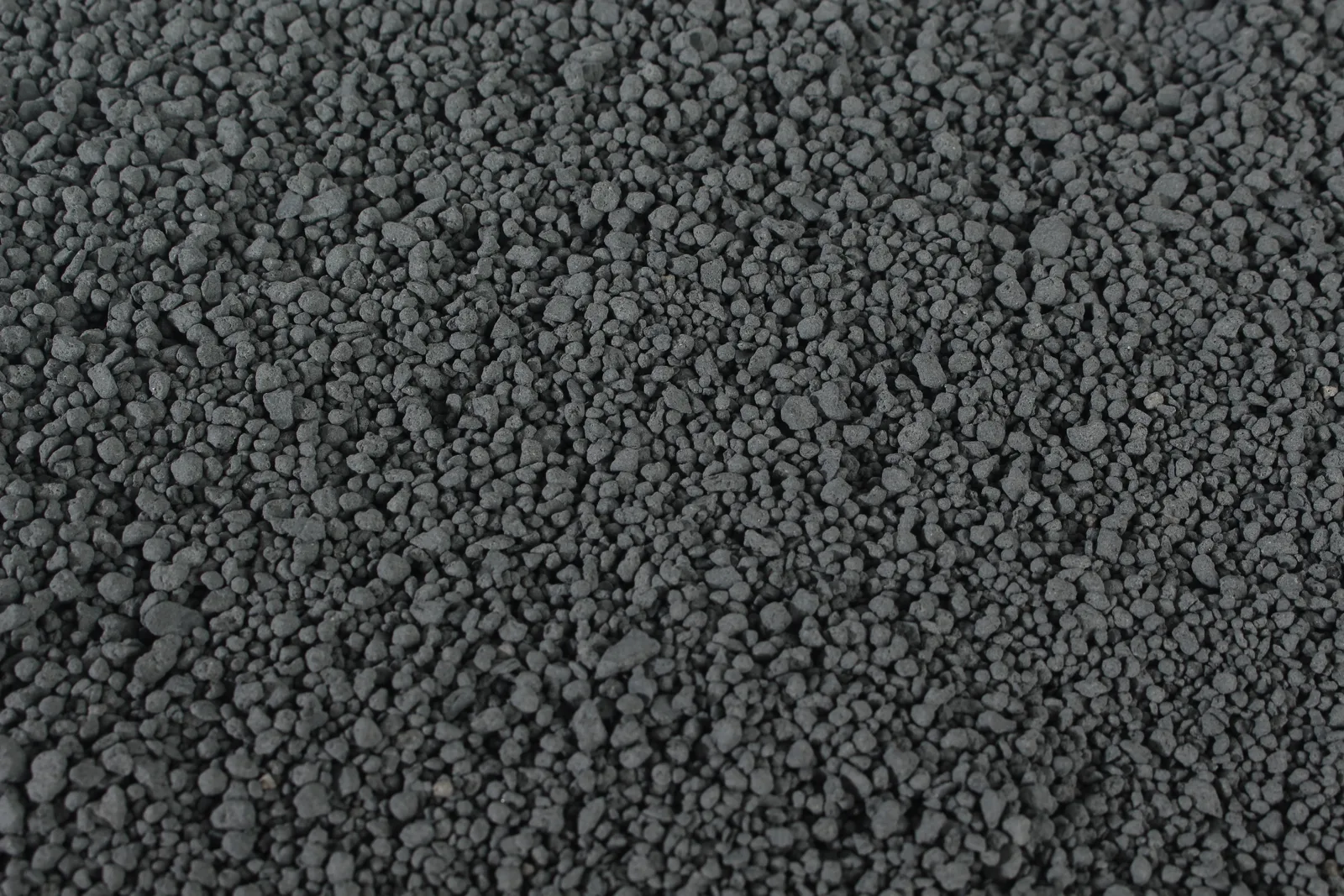 Pasir kucing bentonite karbon hancur 1-2 mm