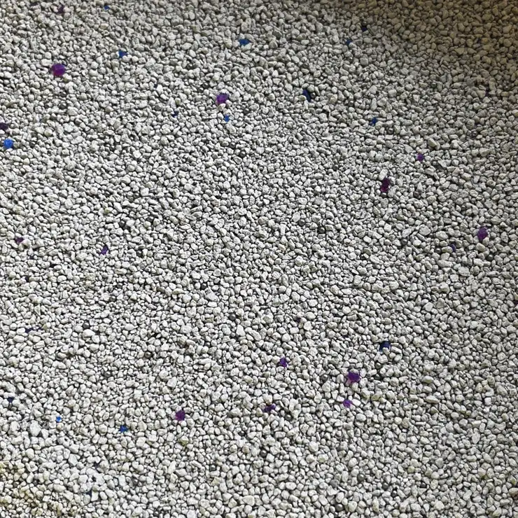 Little Blue mineral bentonite formula with blue and purple particles