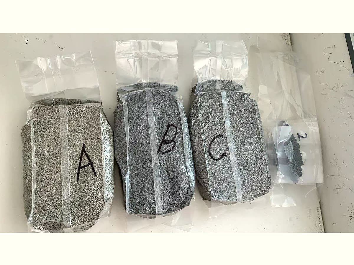 Free cat litter sample bags and mixture sample for testing